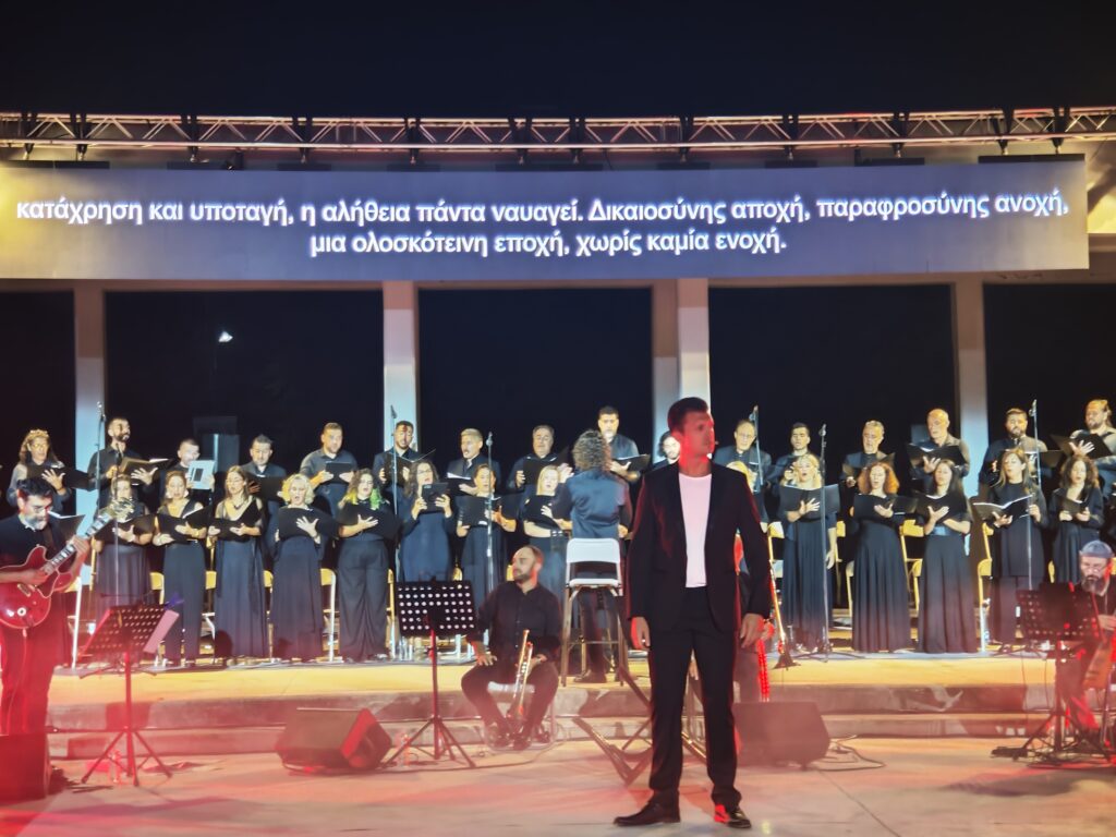 Καταχειροκροτήθηκε ο “Ηρακλής Μαινόμενος” στο Θέατρο Μοσχοποδίου στη Θήβα
